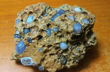 Синие халцедоны&#44; агаты&#44; сапфирины в базальте