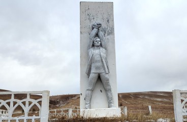 Памятник в пади Тарская, установленный трудящимися Карымского района в 1971 году