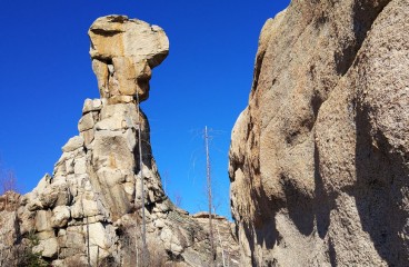 Останец «Верблюд» («Турист»)&#44; высотой 30 метров&#44; горы Камень на хребте Черского