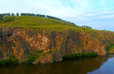 Скалы Сухотино у подножья  Титовской сопки