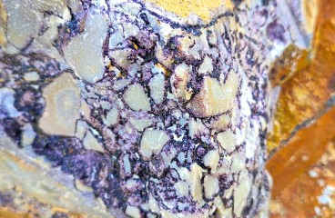 Брекчия сцементированная флюоритовым материалом (Меркушинский участок Усуглинского месторождения)