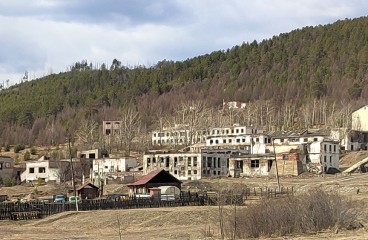 Руины обогатительной фабрики Усуглинского месторождения флюорита