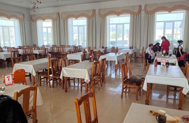 Зал в кафе «Тамир» огромный&#44; подходит для различного рода мероприятий