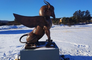 Скульптура "Гений-хранитель" в парке "Тужи". Автор Даши Намдаков