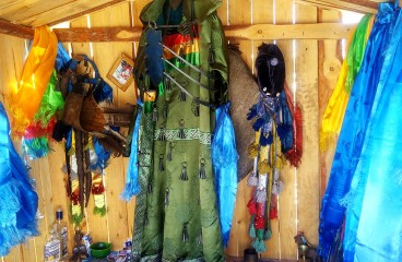 Шаманская одежда и атрибуты для проведения ритуалов