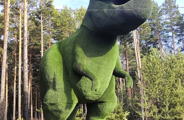 Тираннозавр высотой 6.5 метров на тропе «По следам динозавров»